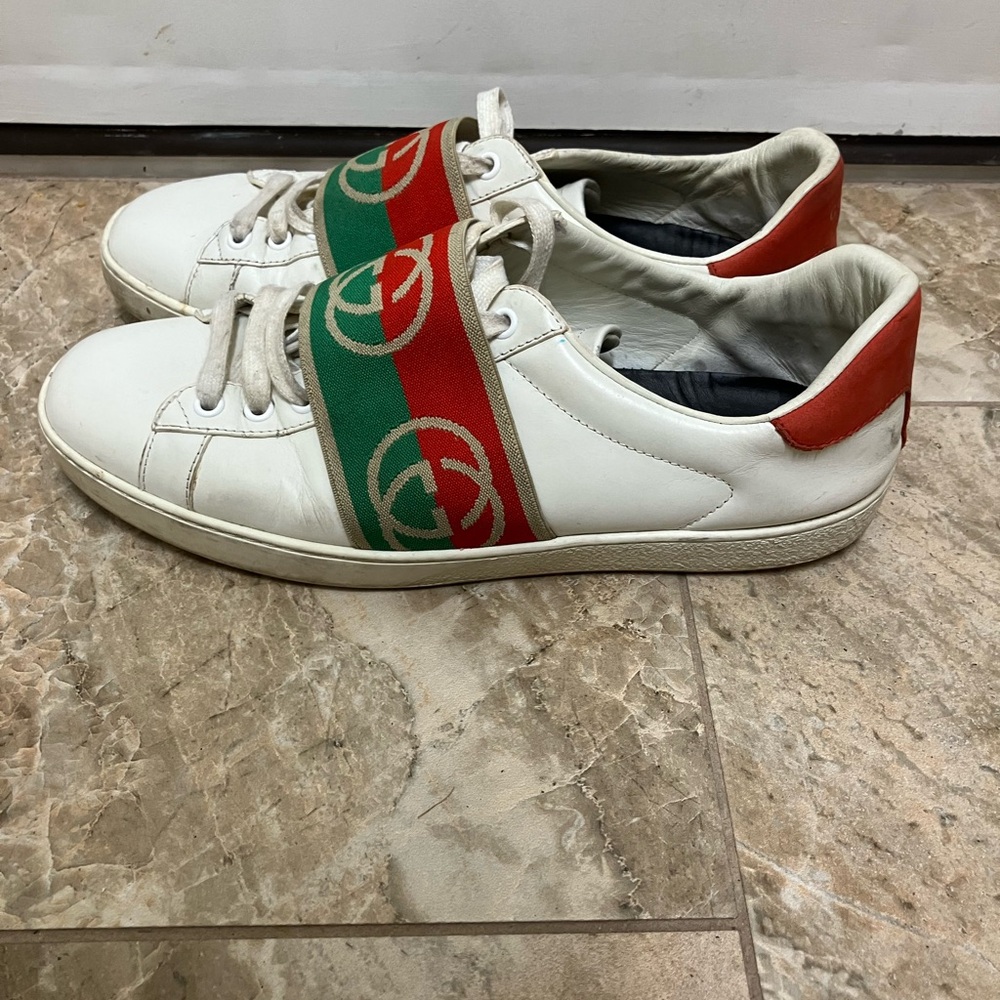 Gucci Ace sneaker in white leather with the signature green and red Web stripe - Picture 4 of 12